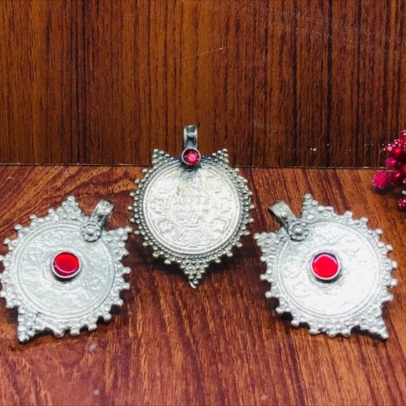 Vintage Coin Jewelry Set- Choker Necklace, Ring and Earrings- Vintage JewelrySet - Picture 7 of 8
